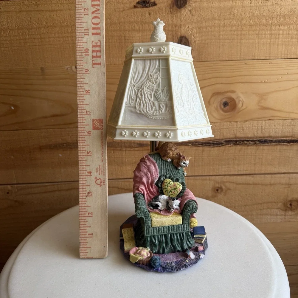 VTG Cat Lady Resin Figure Lamp Picture Shade Retro 90s Cottagecore *Flaws*
